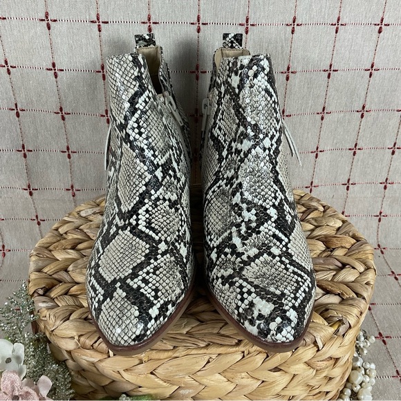 MIA “Auden” Snakeskin Embossed Ankle Boots Almond Toe Sz 7.5 Bootie NWOB - Picture 3 of 7